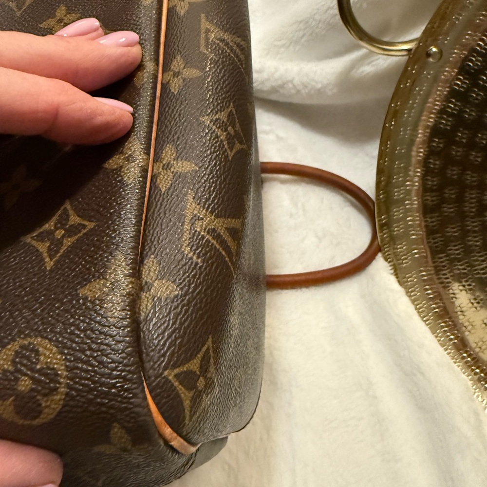 Louis Vuitton Monogram Deuville Bag - Picture 9 of 14